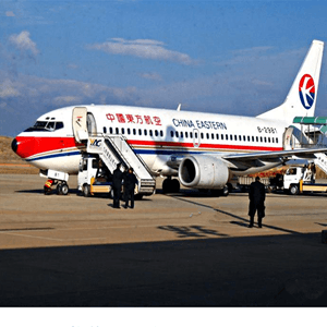 三源浦空运公司航空快运业稳步发展的原因是什么？